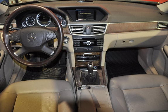 Mercedes-Benz E200 6 of 21