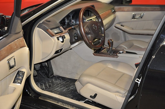 Mercedes-Benz E200 8 of 21
