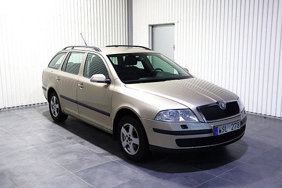 Skoda Octavia 2 of 5