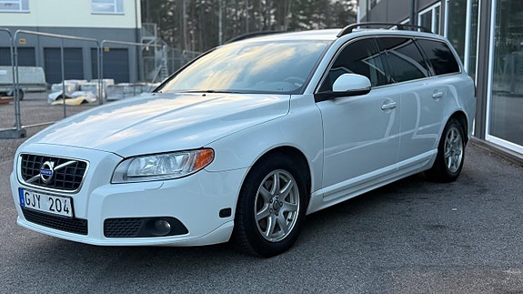 Volvo V70 12 of 27