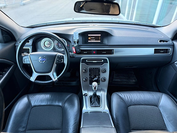 Volvo V70 3 of 27