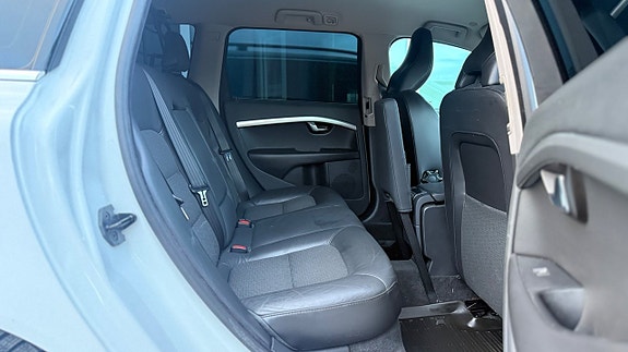 Volvo V70 7 of 27