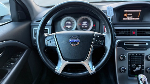 Volvo V70 4 of 27