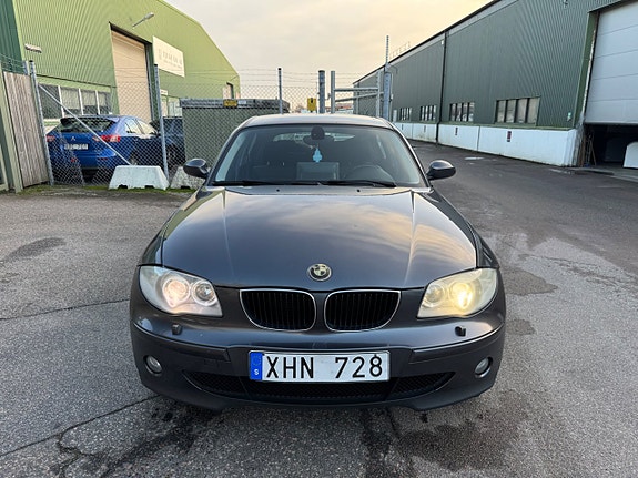 BMW 118i 2 of 5