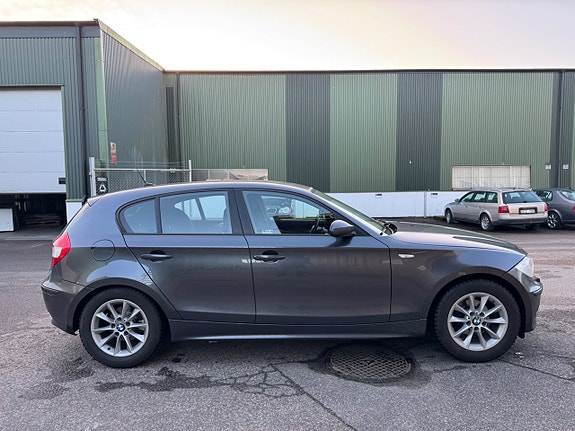 BMW 118i 4 of 5