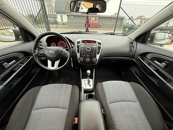 Kia Ceed 2 of 12