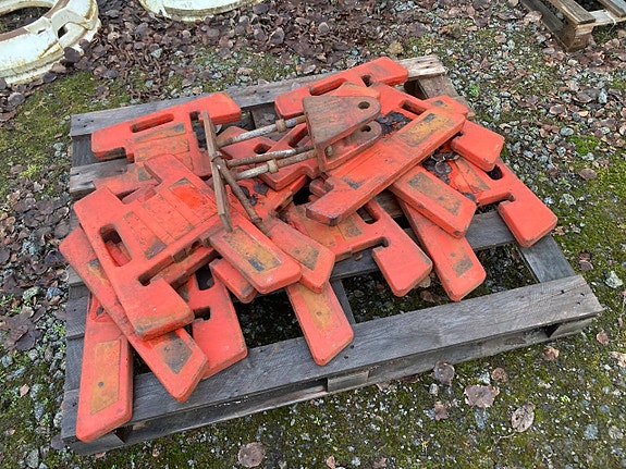 Frontvikter till Case