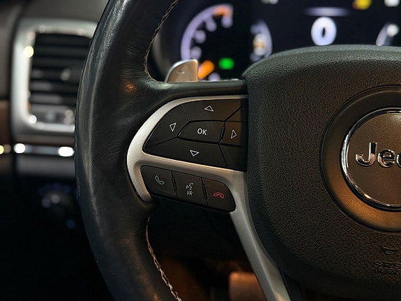 Jeep Grand Cherokee 16 of 22
