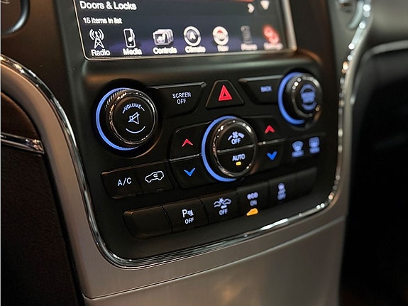 Jeep Grand Cherokee 13 of 22