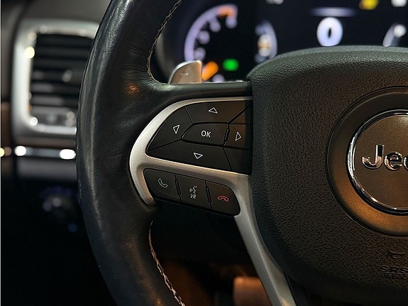 Jeep Grand Cherokee 16 of 22