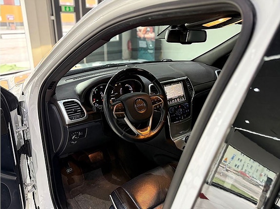 Jeep Grand Cherokee 8 of 22