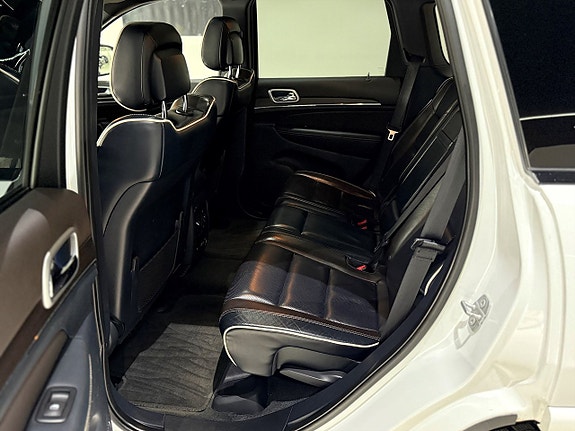 Jeep Grand Cherokee 10 of 22