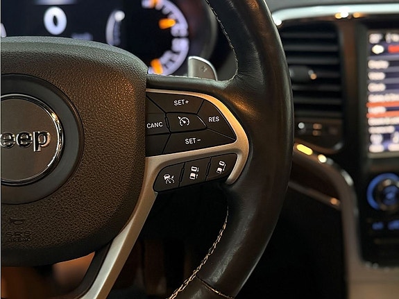 Jeep Grand Cherokee 17 of 22