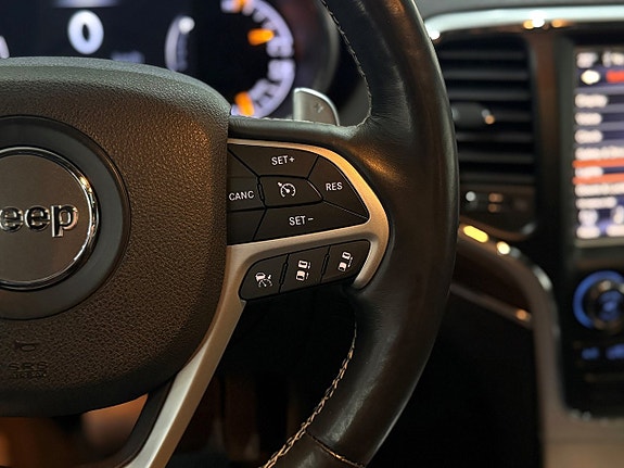 Jeep Grand Cherokee 17 of 22