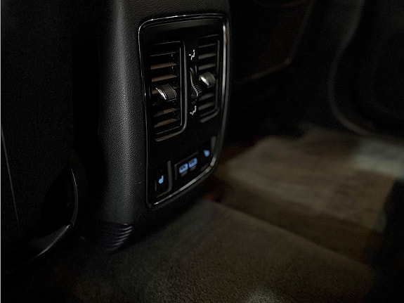 Jeep Grand Cherokee 18 of 22