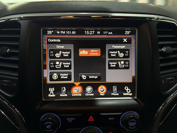 Jeep Grand Cherokee 11 of 22