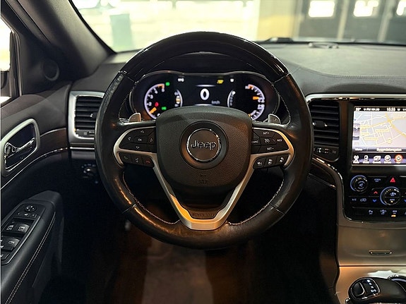 Jeep Grand Cherokee 9 of 22