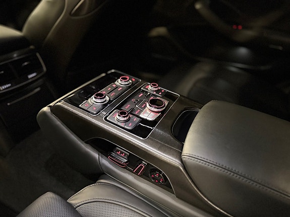 Audi A8 12 of 29