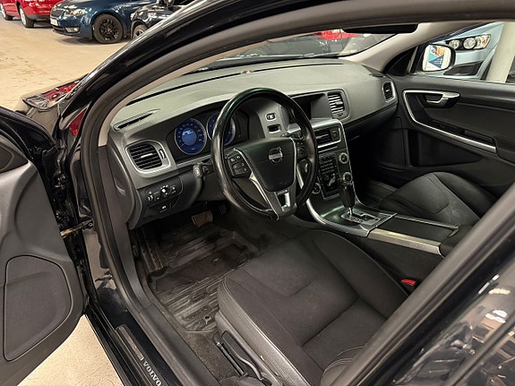 Volvo V60 8 of 17