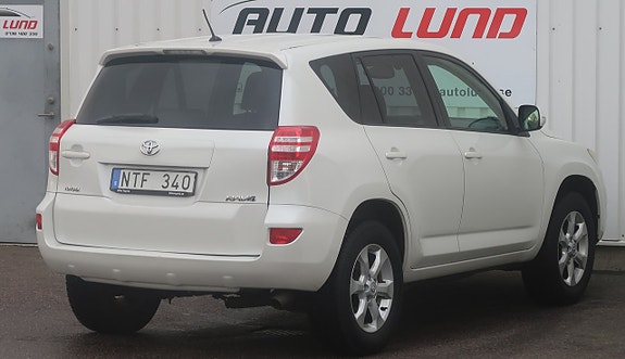 Toyota RAV4 3 of 27