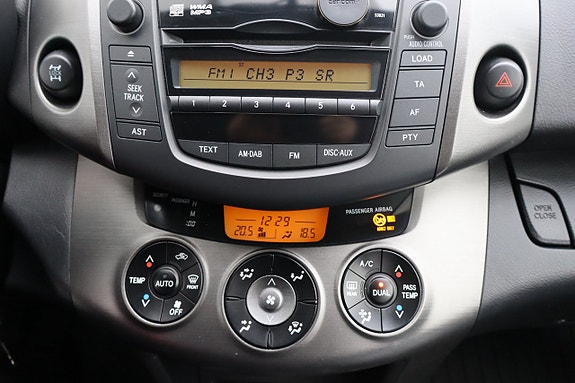 Toyota RAV4 12 of 27
