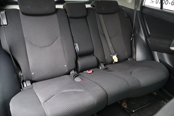 Toyota RAV4 9 of 27