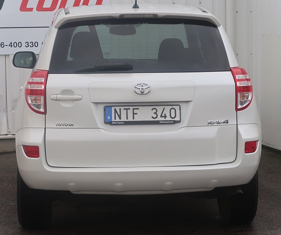 Toyota RAV4 4 of 27