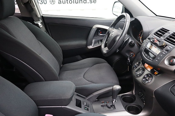 Toyota RAV4 7 of 27