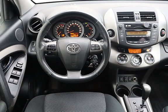 Toyota RAV4 6 of 27