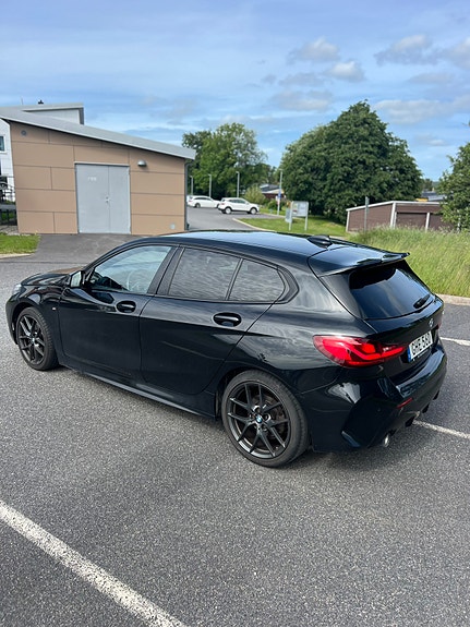 BMW 118i 2 of 5