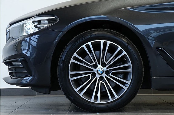 BMW 520 2 of 18