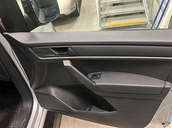 Volkswagen Caddy Maxi 14 of 16