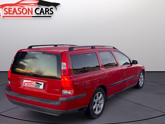 Volvo V70 2 of 6