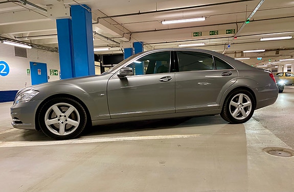 Mercedes-Benz S500 9 of 17