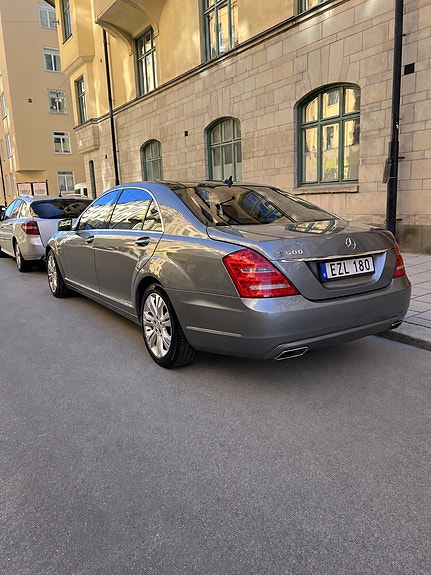 Mercedes-Benz S500 3 of 17