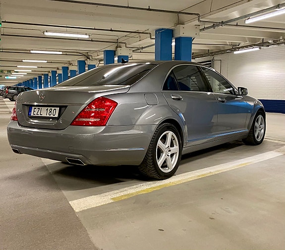 Mercedes-Benz S500 8 of 17