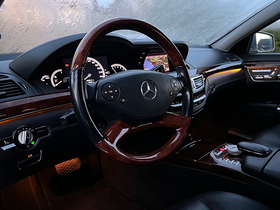 Mercedes-Benz S500 11 of 17