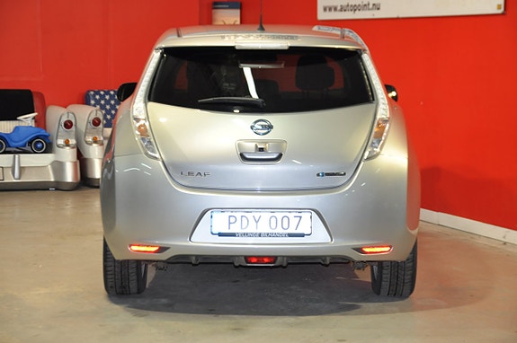Nissan Leaf 4 of 5