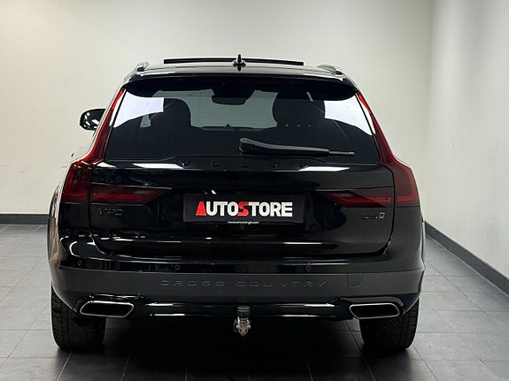 Volvo V90 Cross Country - 18