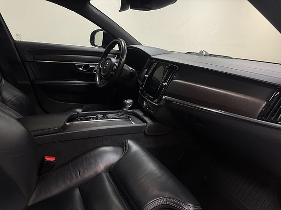 Volvo V90 Cross Country - 13