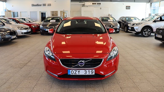 Volvo V40 7 of 16