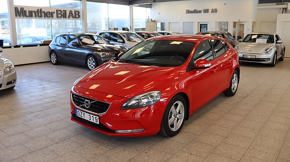 Volvo V40 2 of 16