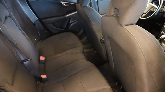 Volvo V40 11 of 16
