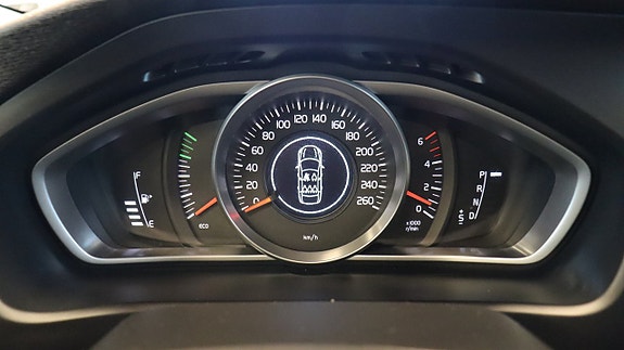 Volvo V40 13 of 16