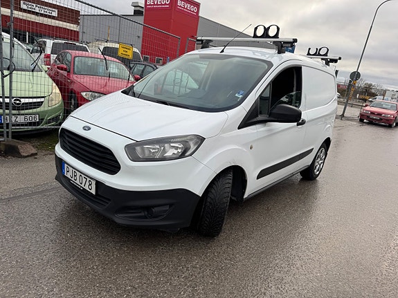 Ford Transit Courier 13 of 30