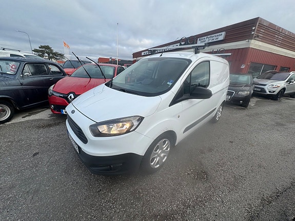 Ford Transit Courier 26 of 30