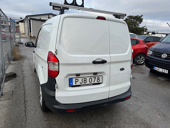 Ford Transit Courier 22 of 30