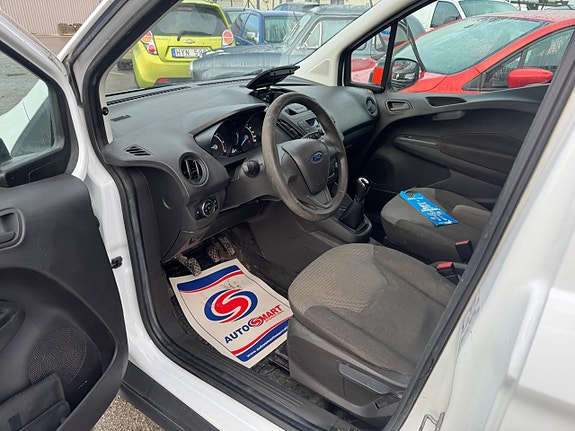 Ford Transit Courier 29 of 30