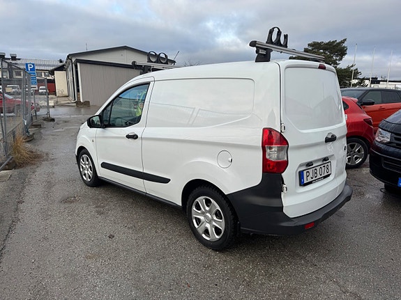 Ford Transit Courier 9 of 30