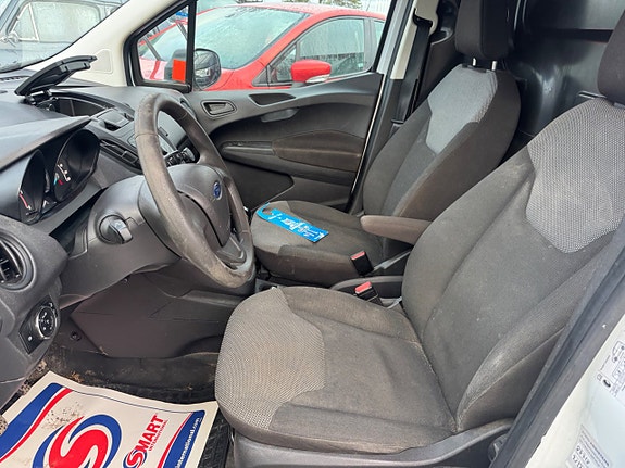 Ford Transit Courier 7 of 30